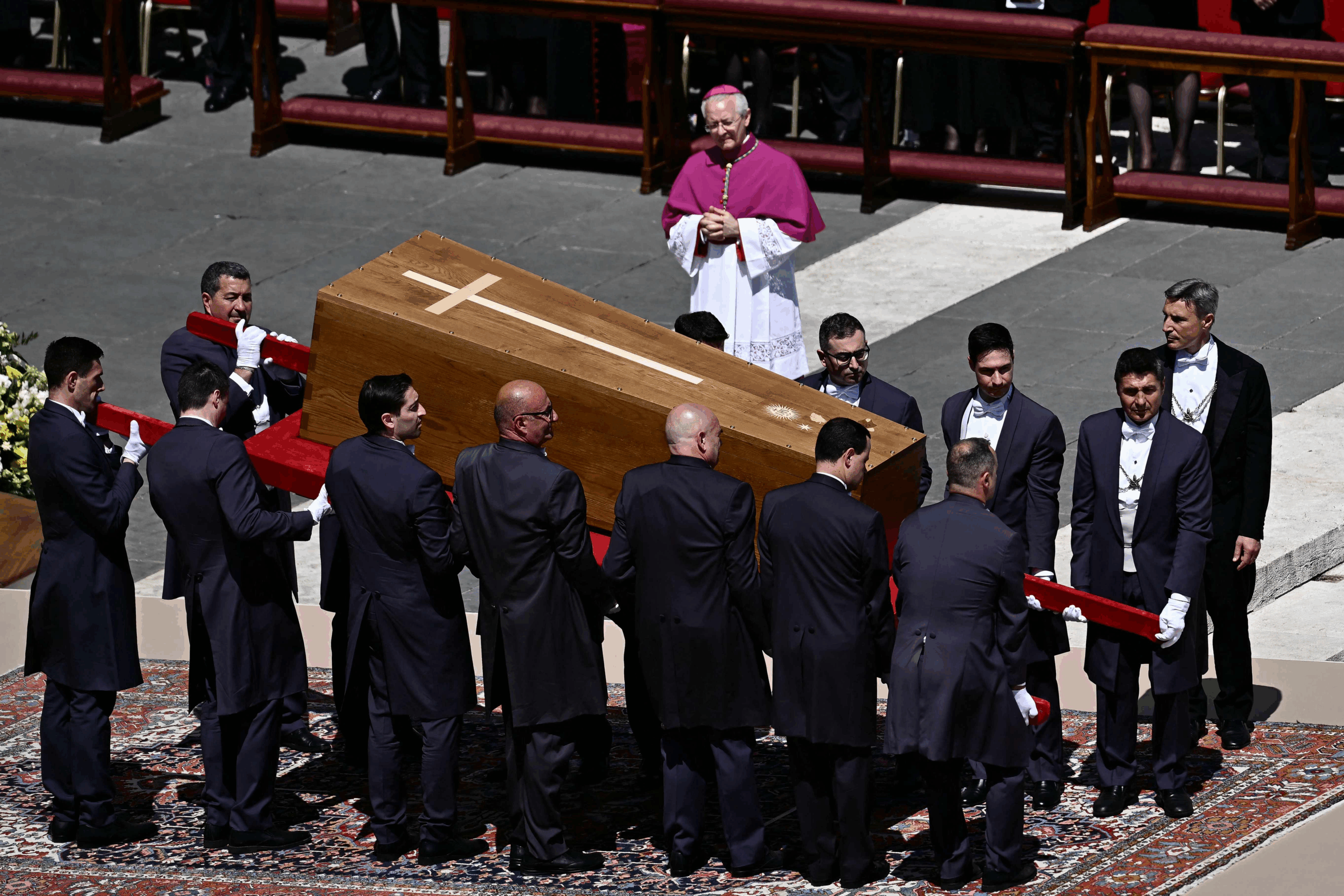 El papa Francisco encuentra su eterno descanso: el féretro llegó a su última morada