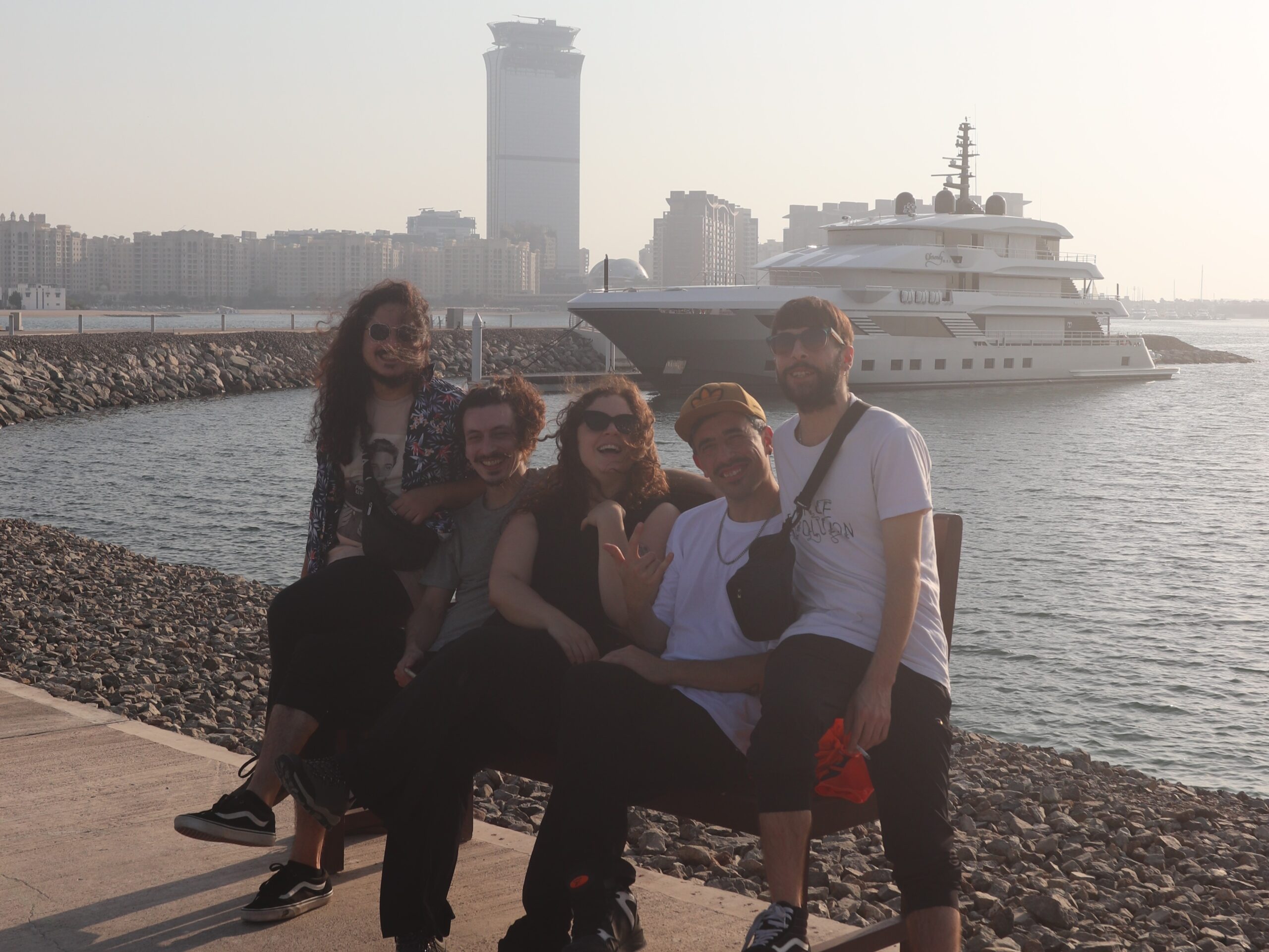 La banda nicoleña VHS suena con fuerza en Emiratos Árabes