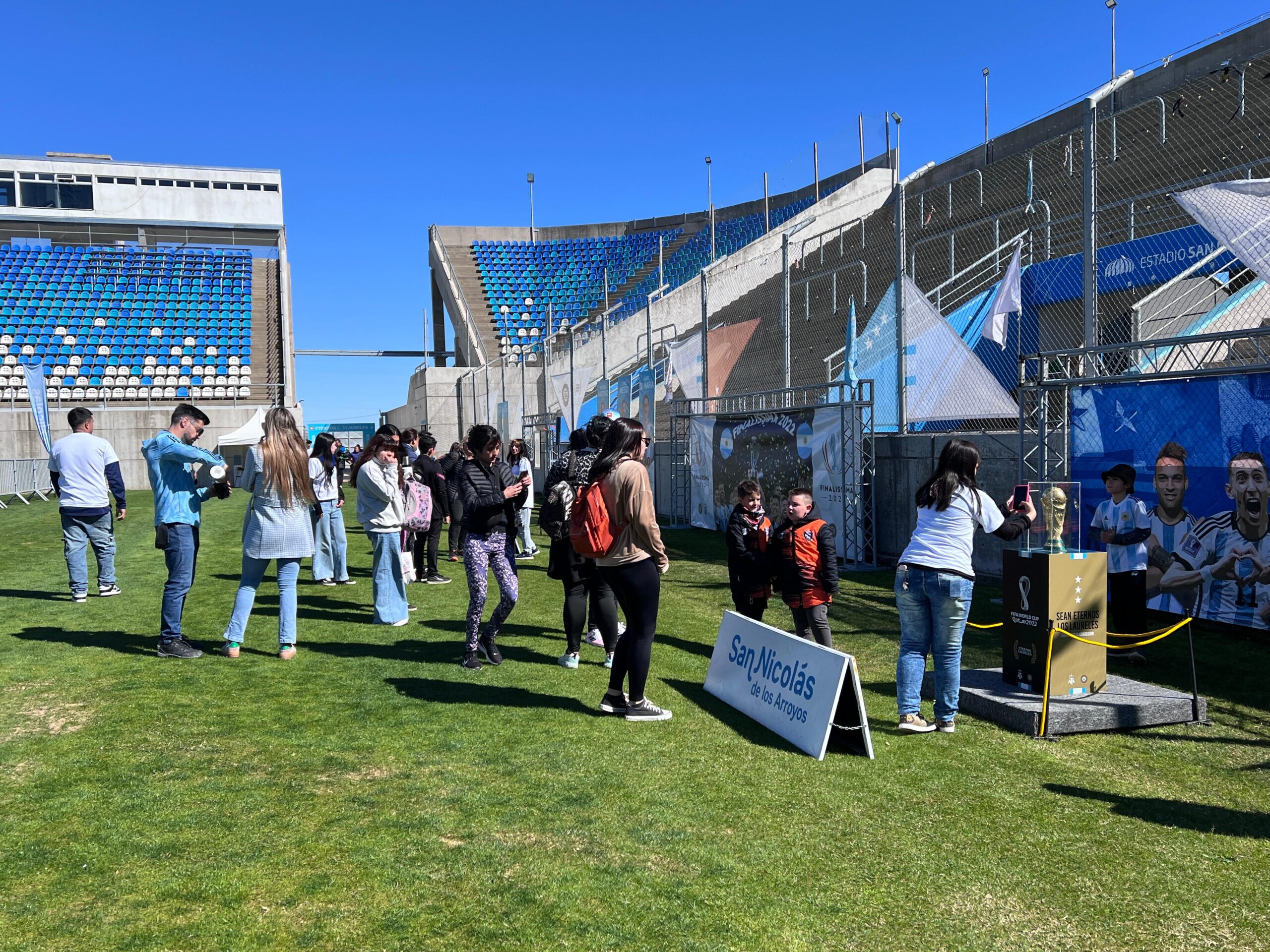 Con gran emoción y asistencia, el Estadio San Nicolás recibió la muestra «Eternos Laureles»