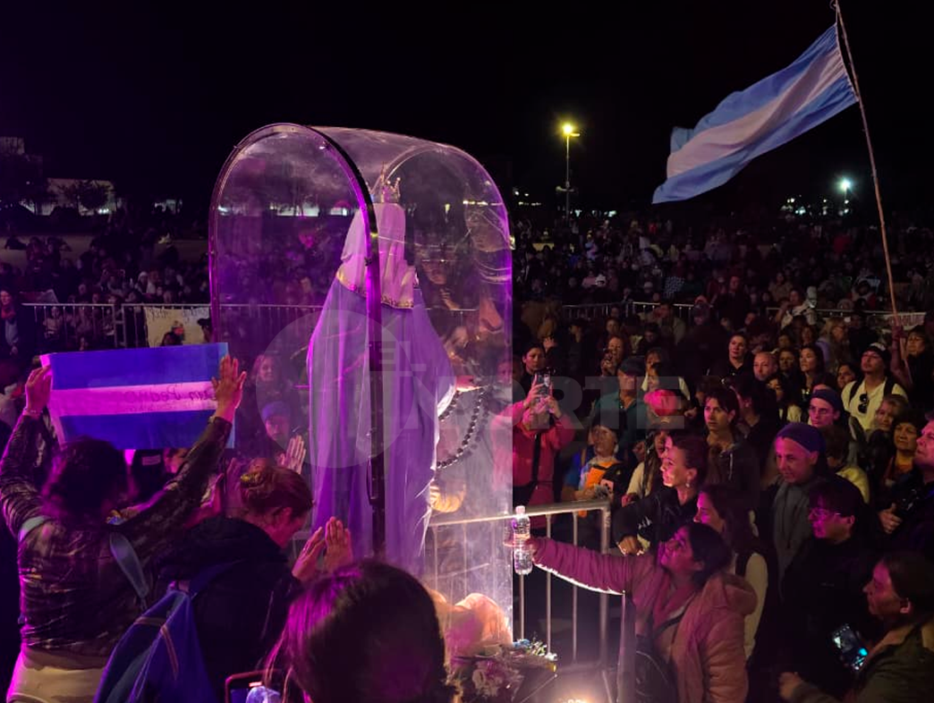 Las peticiones de los fieles que llegaron al Santuario con motivo del 42° aniversario mariano