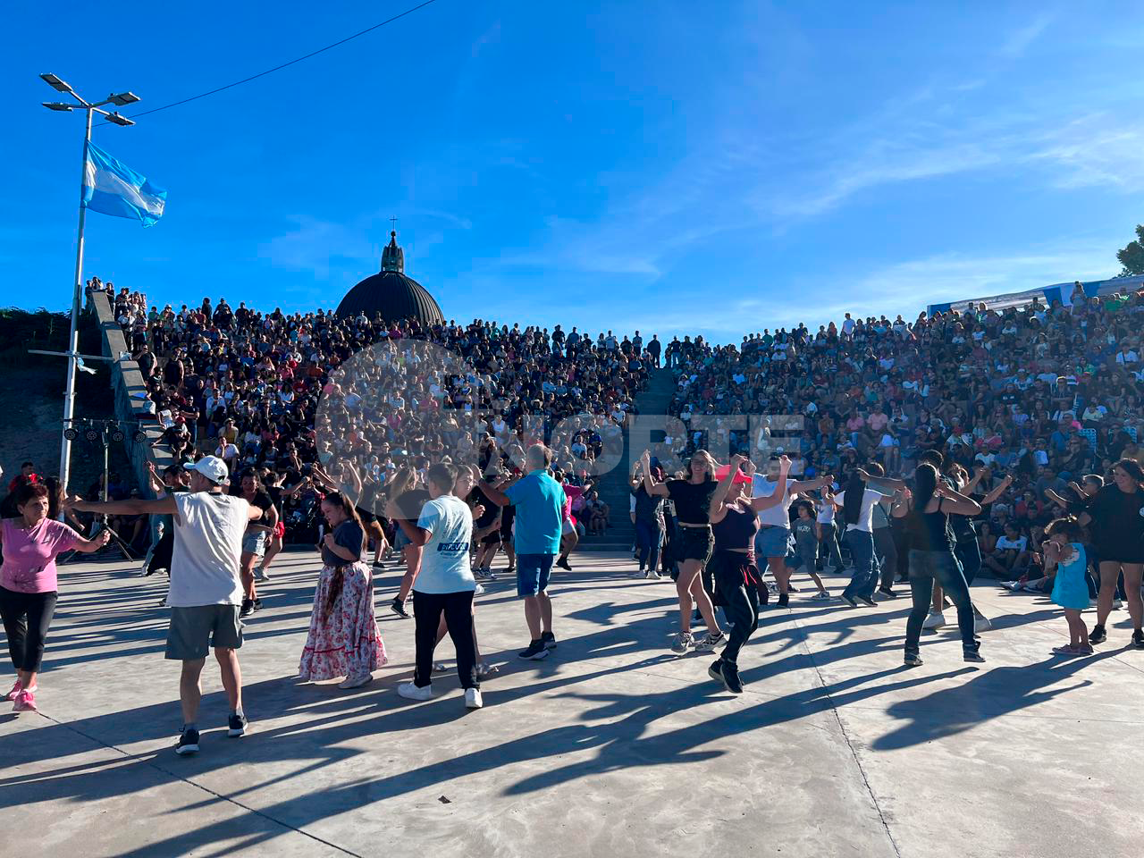 San Nicolás celebró el Día de la Tradición con un gran encuentro folclórico en las Escalinatas de la Costanera